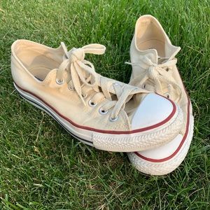 Unisex low-top Chuck Taylors
